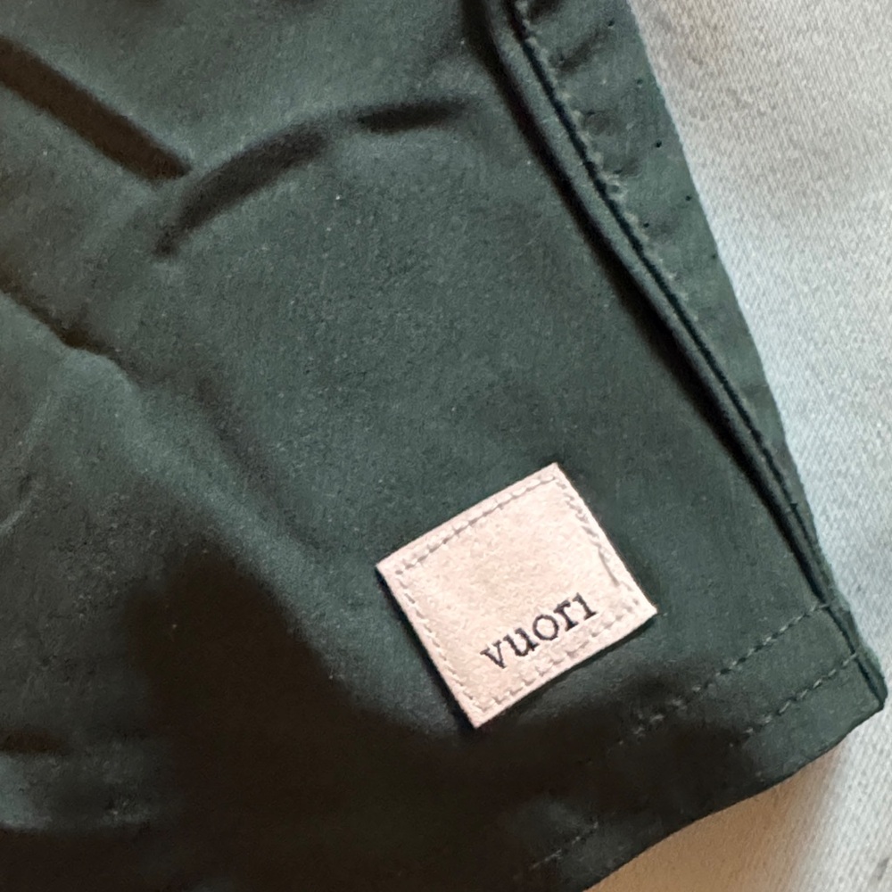 Vuori women’s dark green Shorts size XL - Picture 3 of 5
